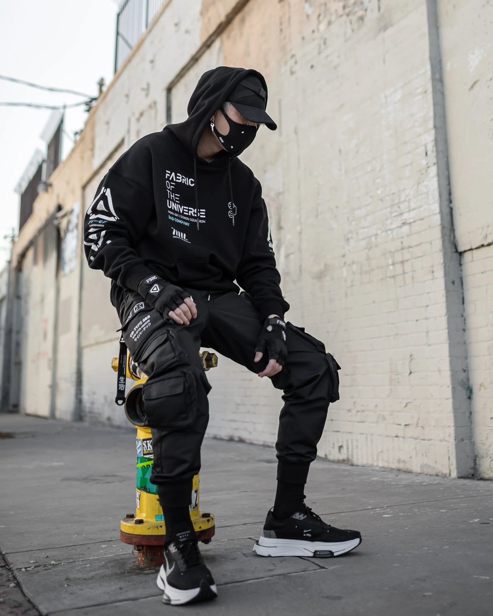 AKMA-061C Black Hoodie 4